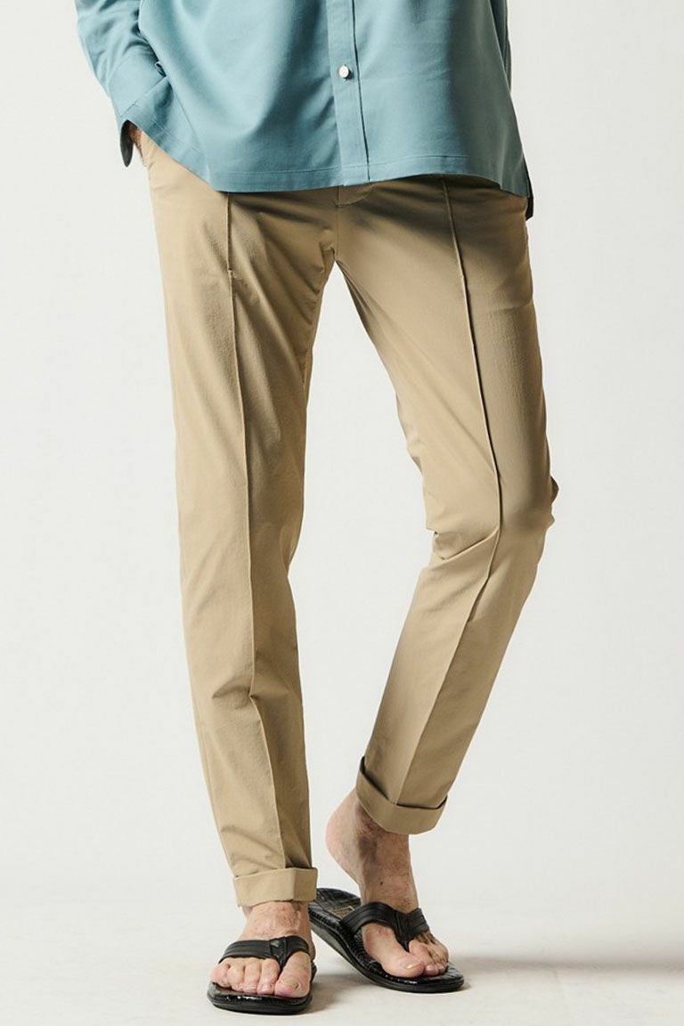 1piu1uguale3 MRP606 NYU094 パンツ VI 定価6.6万 CREASE SLACKS［BEIGE］ | VATOMCE | 1PIU1UGUALE3正規店