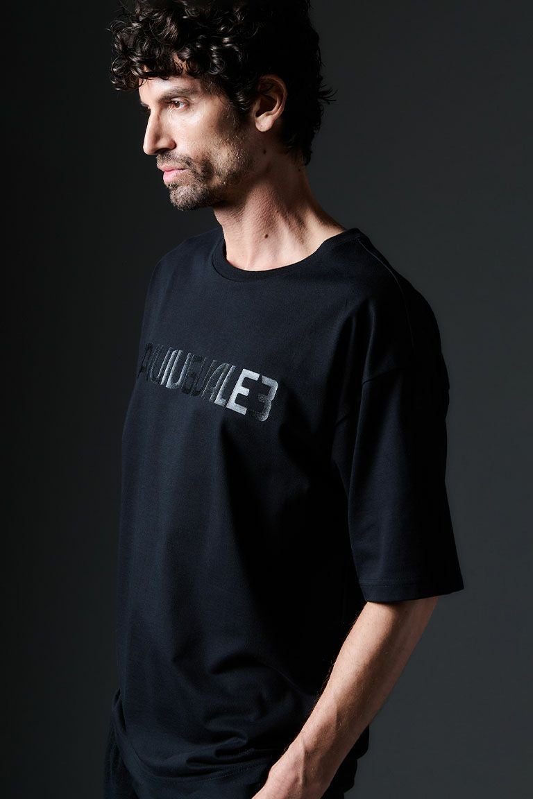 113 LOGO BIG TEE［BLACK］ | VATOMCE | 1PIU1UGUALE3正規店